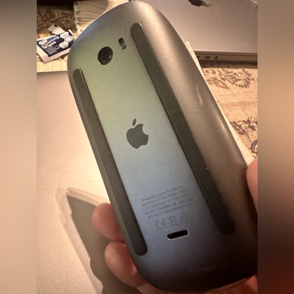 Bluetooth Apple Mouse. - Picture 2 of 3